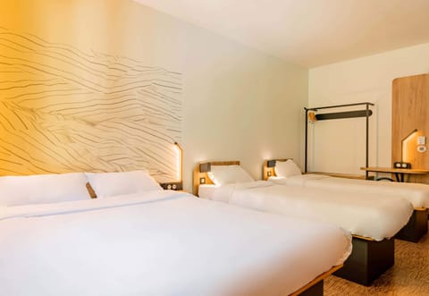 Desk, blackout drapes, free WiFi, bed sheets