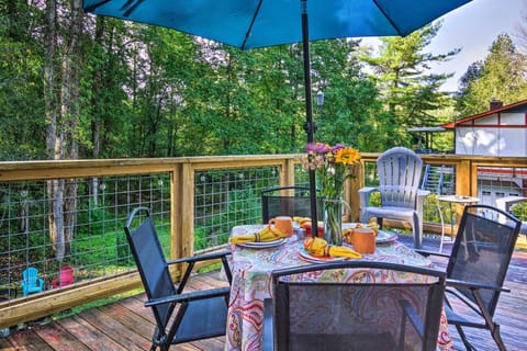 Hendersonville Vacation Rental | 2BR | 1BA | Stairs Required for Entry