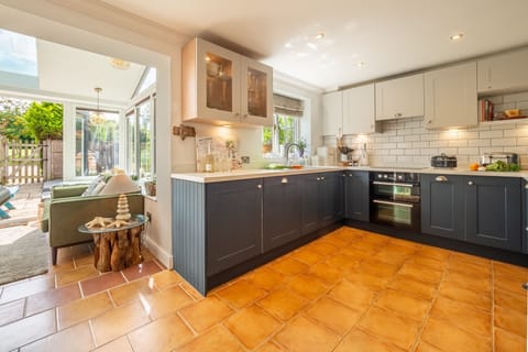 Roof Top View, Wells-next-the-Sea: Well-equipped kitchen and conservatory