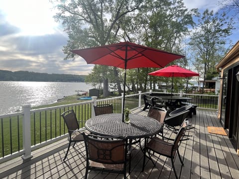 Great Deck with Grill