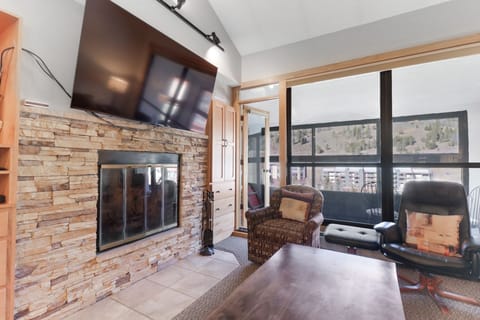 Condo, 2 Bedrooms | Living area