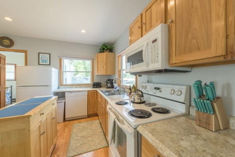 Fully equipped kitchen.