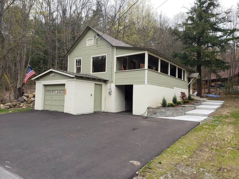 House with parking, porch and parking, 2 minutes to Lake George Village