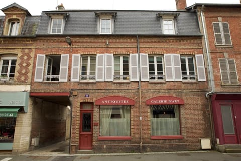 FACADE RUE (2)