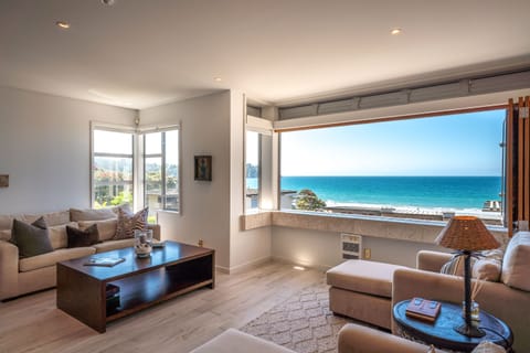 Premium Apartment | Living area | Flat-screen TV