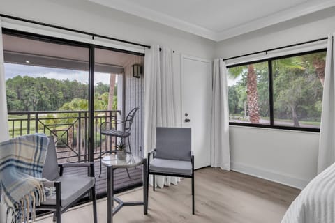 Guest Bedroom #1 seating area for 2!