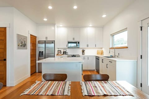 Dining Area ( View into Kitchen ( Main Floor))