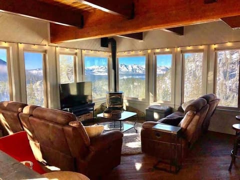 House, Multiple Beds, Balcony, Mountain View (Heaven's Nest) | Living area | 42-inch flat-screen TV with digital channels, fireplace