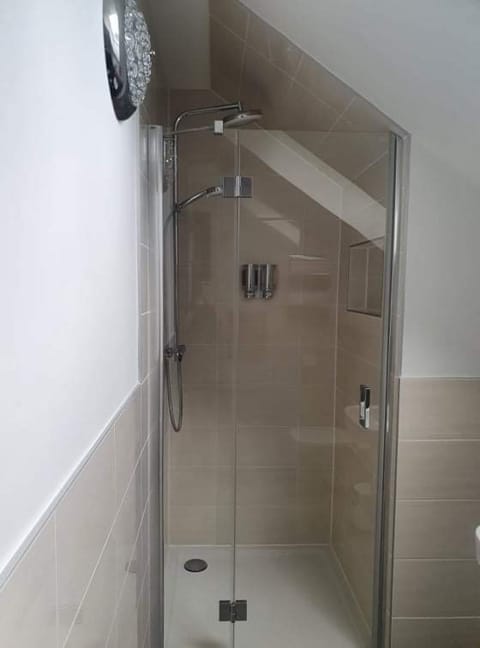 Deluxe Double Room, Ensuite, Garden View | Bathroom