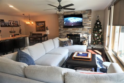 Vail Main Living / Dining Area