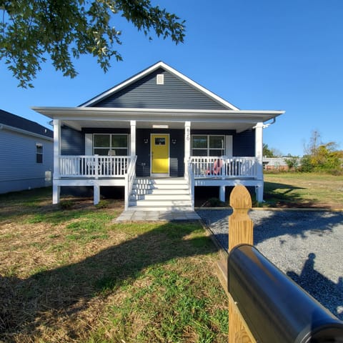 820 Jackson is a classic Beach Bungalow with a covered front porch & back deck.