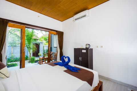 Standard Double Room | Desk, free WiFi, bed sheets