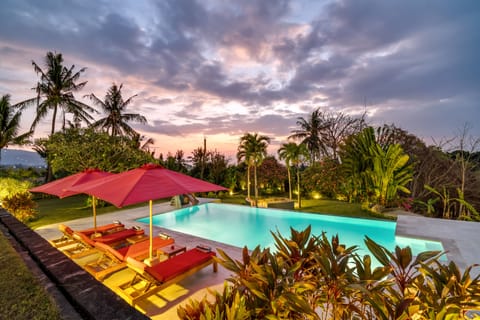 Panoramic Villa, 3 Bedrooms | Garden view