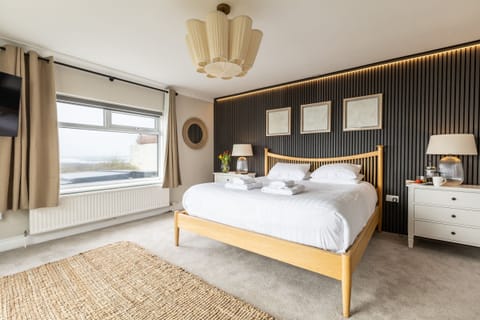 White Cottage Downstairs King Ensuite