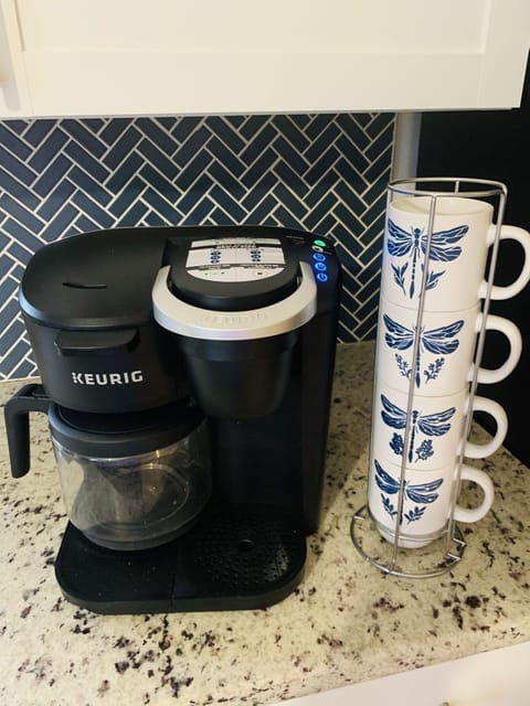 DUO coffee maker, takes k cups or coffee grounds to get your morning started