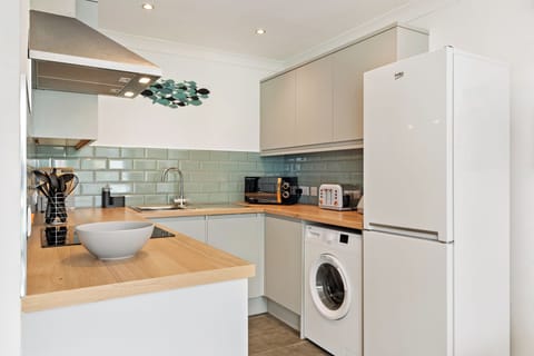 Sea Views from Balcony, Short Walk to Beach,  Parking