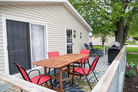 Outdoor dining table and chairs