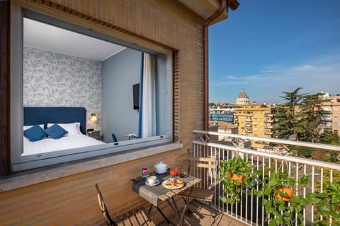 Superior Room | Minibar, in-room safe, desk, laptop workspace