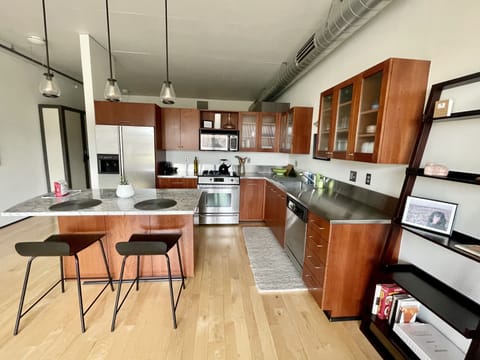 Fully stocked chef’s kitchen with counter seating. Filtered water, ice machine.