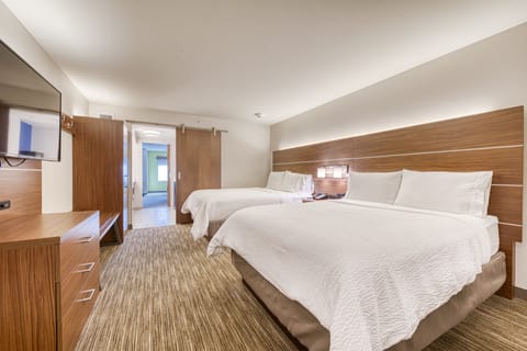 1 bedroom, in-room safe, desk, iron/ironing board