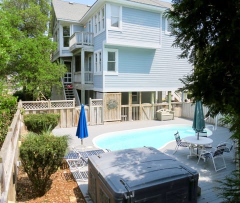 Private Pool - Take a swim in the private pool which can also be heated.