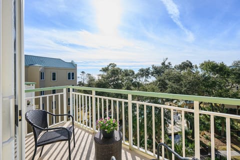 Shaded, quiet, and comfortably furnished—this outdoor space adds a relaxing extension to your stay.