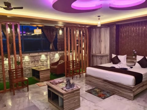 Suite | Individually furnished, free WiFi, bed sheets