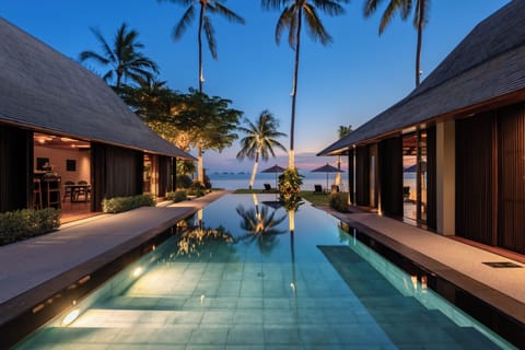 Indoor pool, 2 outdoor pools