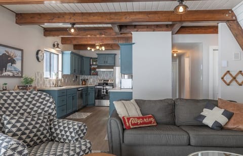 Cozy open concept cabin with comfortable seating in the living room.