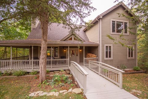 Private wooded retreat in the Galena Territory