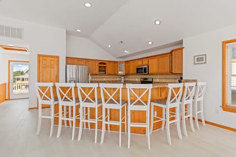 Kitchen Island - Top Level