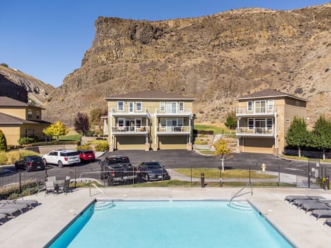 Above it All: - Welcome to Above it All in beautiful Sunserra Resort at Crescent Bar!
