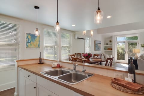 Kitchen includes a Reverse Osmosis drinking spout, no need for bottled water! 