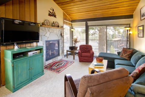 Living Room, Room, Indoors, Furniture, Couch