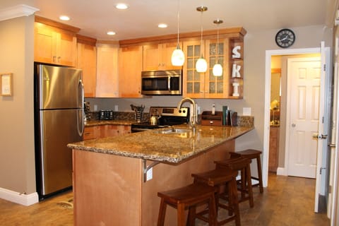 Refrigerator, Indoors, Room, Microwave, Oven