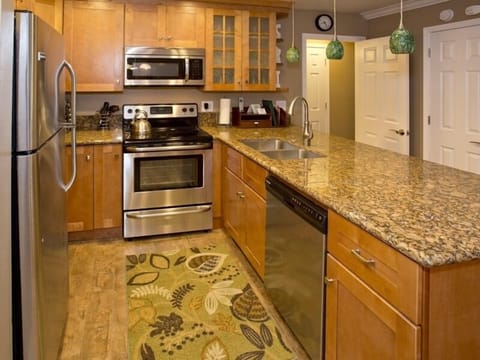 Room, Indoors, Refrigerator, Microwave, Oven