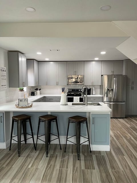 Kitchen and Bar Area 