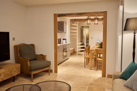 Le Gite | Private kitchen | Espresso maker, coffee/tea maker, electric kettle, dining tables