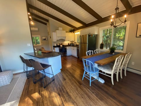 Kitchen / dining area 