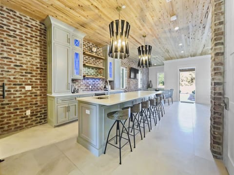 Summerwind | Wet Bar & Entertainment Area | 1st Floor