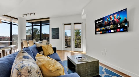 Living Room Oasis: Sunlit space with a view, perfect for movie nights and lounging in style!