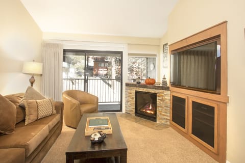 Living Room, Indoors, Room, Furniture, Couch