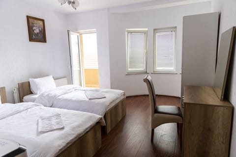 Basic Twin Room | Desk, free WiFi, bed sheets