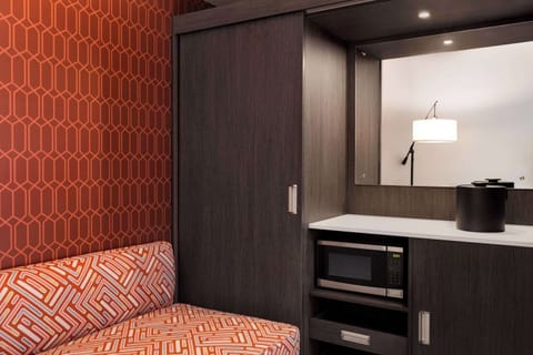 Desk, laptop workspace, iron/ironing board, free WiFi