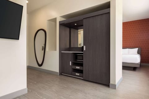 Room, 1 King Bed, Non Smoking | Desk, laptop workspace, iron/ironing board, free WiFi