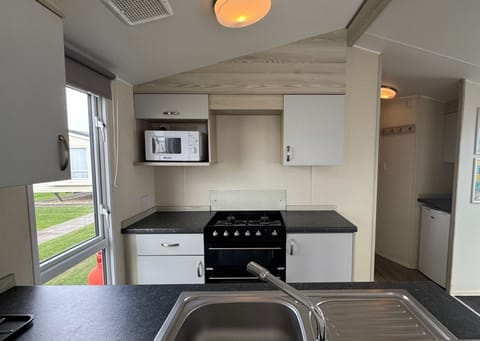 Deluxe Mobile Home | Private kitchen