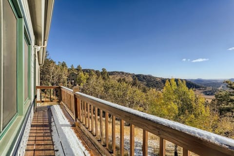 (Main Level) Mountain views on upper deck.