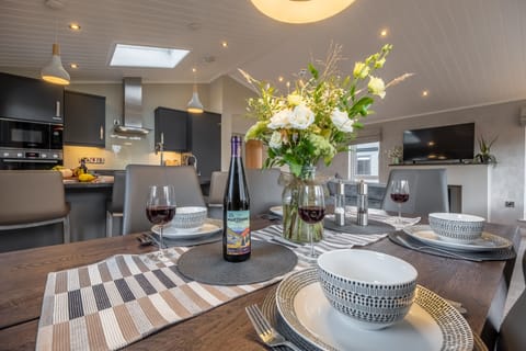 Field Lodge, Burnham Market: Open plan living environment