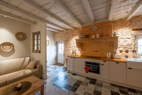 Romantic Apartment, Garden View (Appartement du Paradis) | Private kitchen