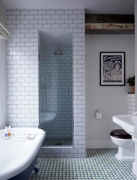 Deluxe Double Room | Bathroom | Eco-friendly toiletries, hair dryer, bathrobes, slippers